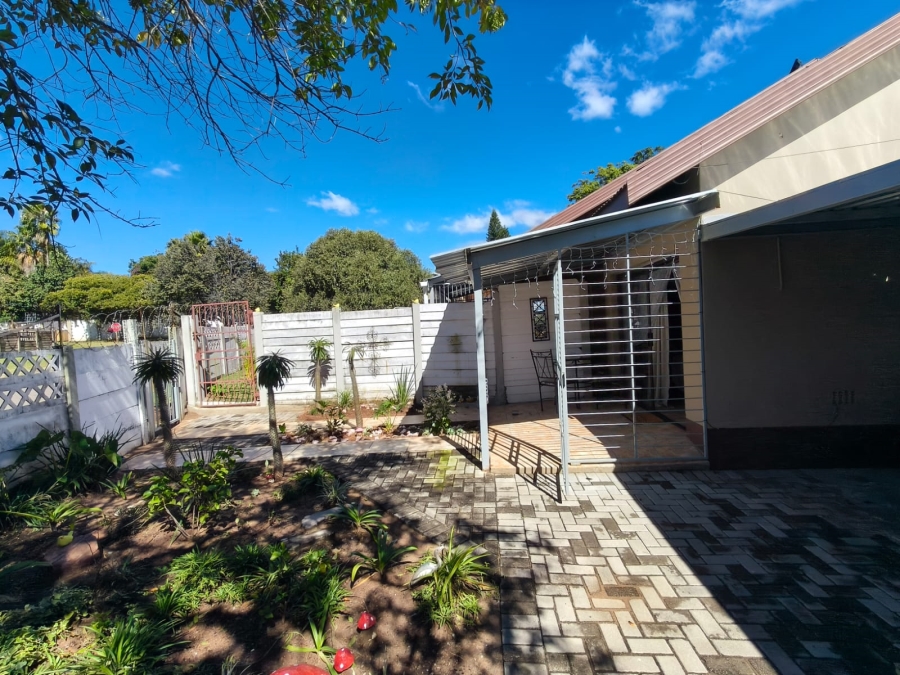 3 Bedroom Property for Sale in Protea Park North West